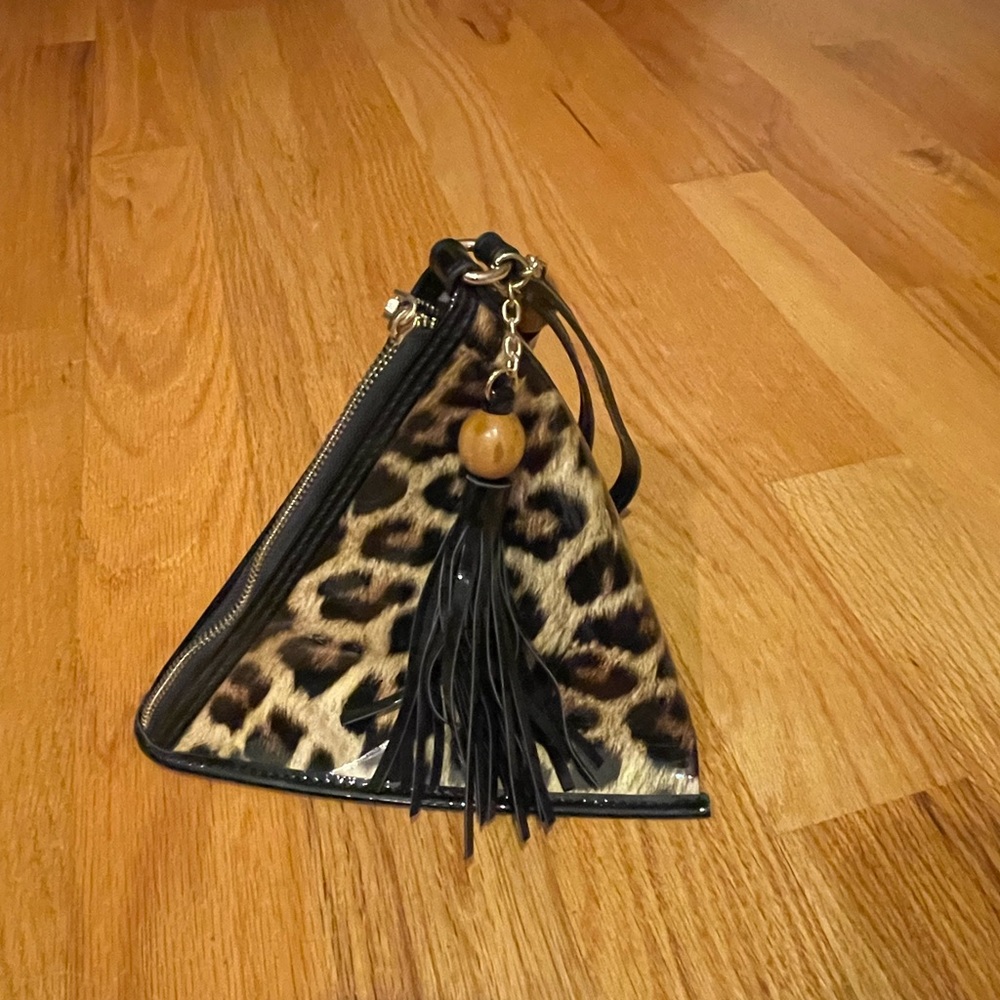 NWT triangle clutch LF wristlet